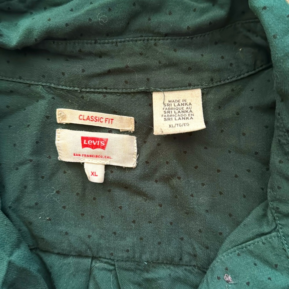 LEVI’s Classic Fit Hunter Green Button Up blouse